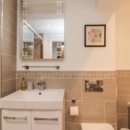 Tornado Engine Shed Lägenhet