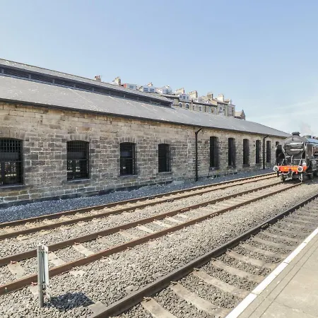 Tornado Engine Shed דירה וויטבי