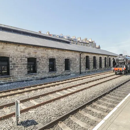 Tornado Engine Shed דירה וויטבי